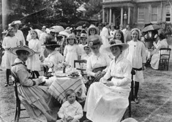 Ladies College 1910 parents day.jpg